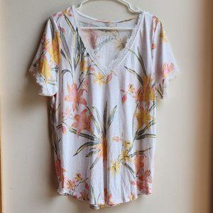 NWOT Torrid Floral Lace V-Neck Short Sleeve Jersey Size 0
